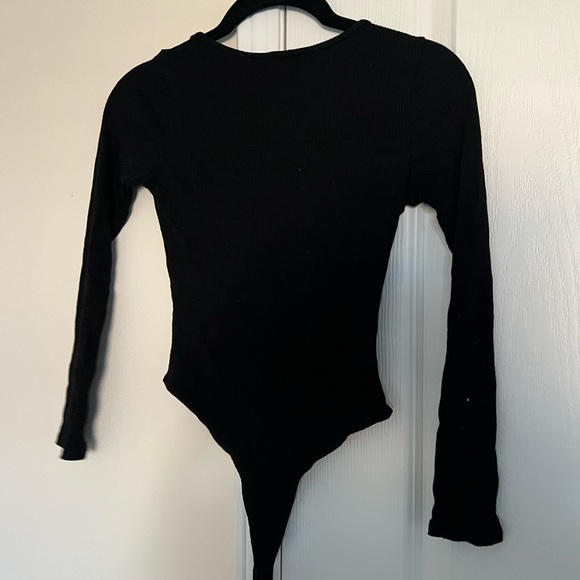 Low V-neck Bodysuit - Picture 4 of 4